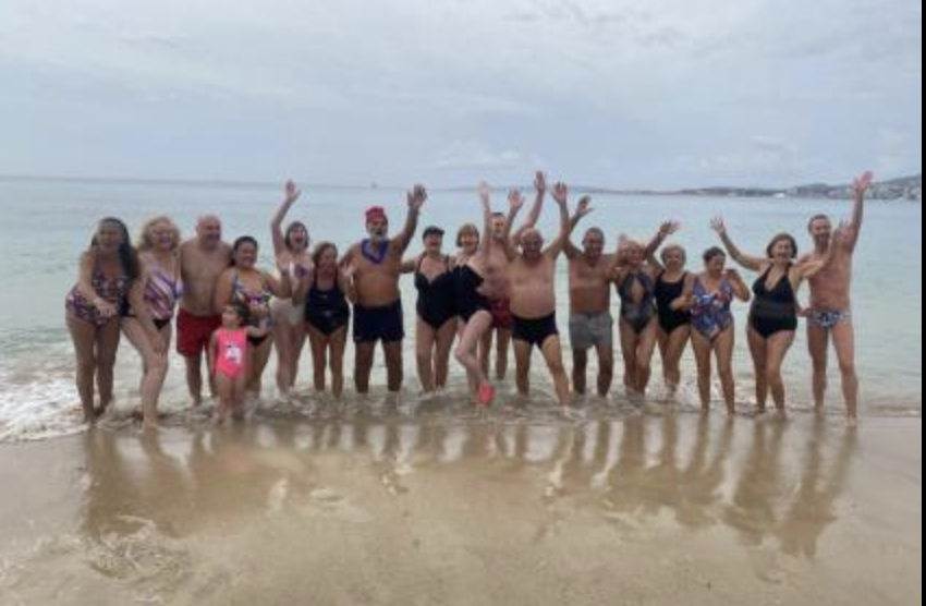 Primer bany de l’any (First swim of the year)