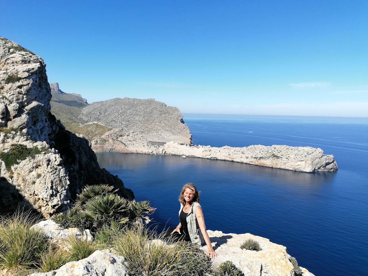 Ritiro di Yoga sulla Spiaggia Mallorca Sandra Van Olmen