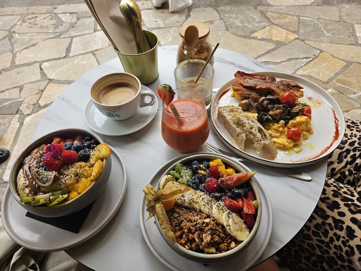 LILI’S | Brunch & Cocktails
