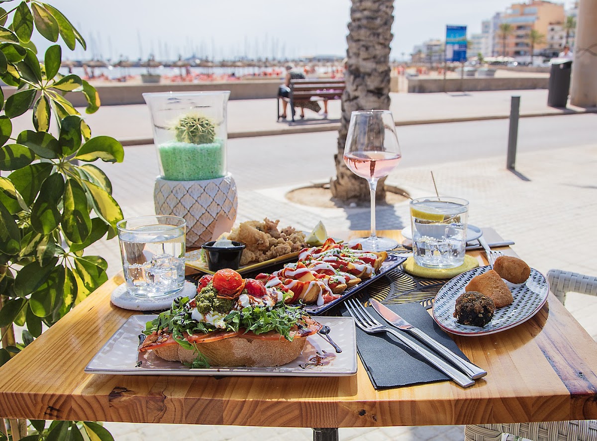 Ristorante Palms vicino alla spiaggia