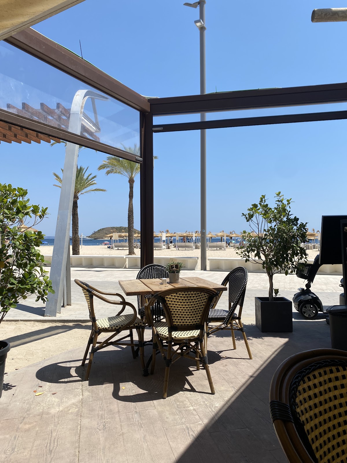 Blackbeard's Beach Bar & Grill