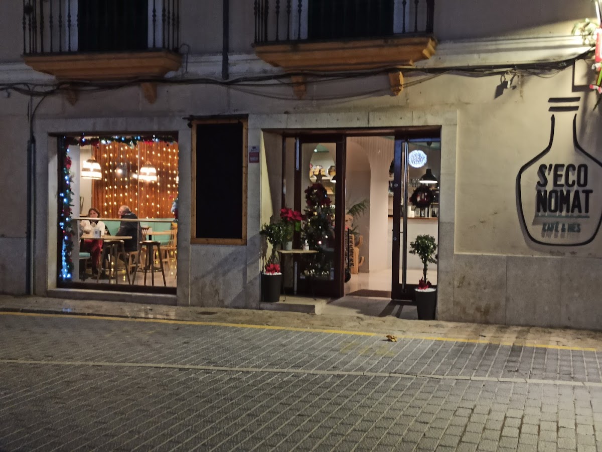S'ECONOMAT dels Basquetes// Cafés, pintxos, plato del día, hamburguesas, & más
