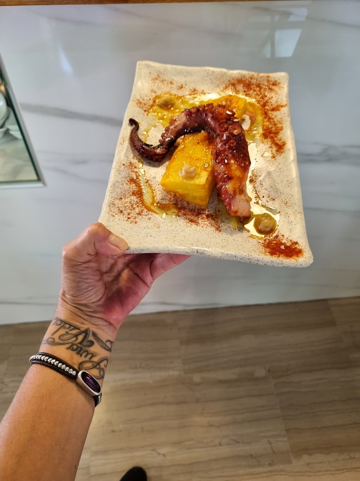 S'ECONOMAT dels Basquetes// Kaffe, pintxos, dagens ret, burgere, & mere
