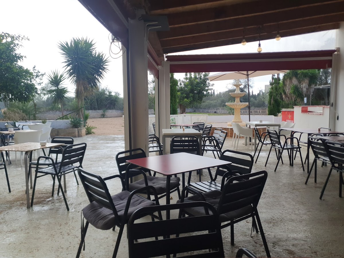 Bar Restaurant 2+1