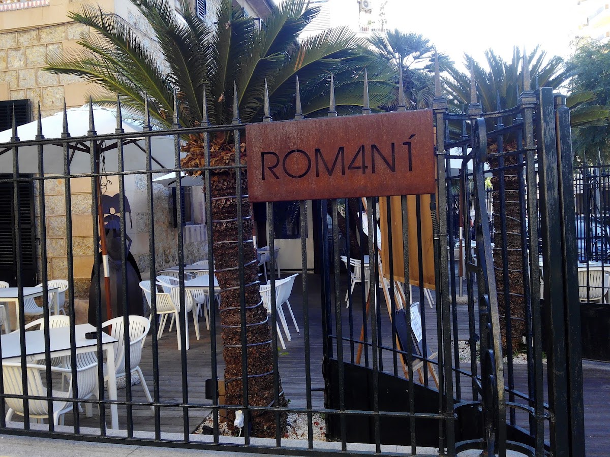 ROM4N1 Cafeteria & Restaurant