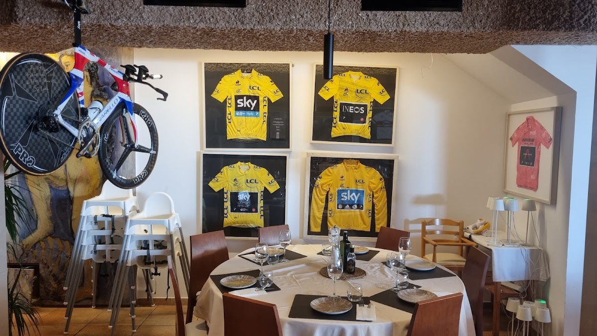 Tolos Bar & Restaurant