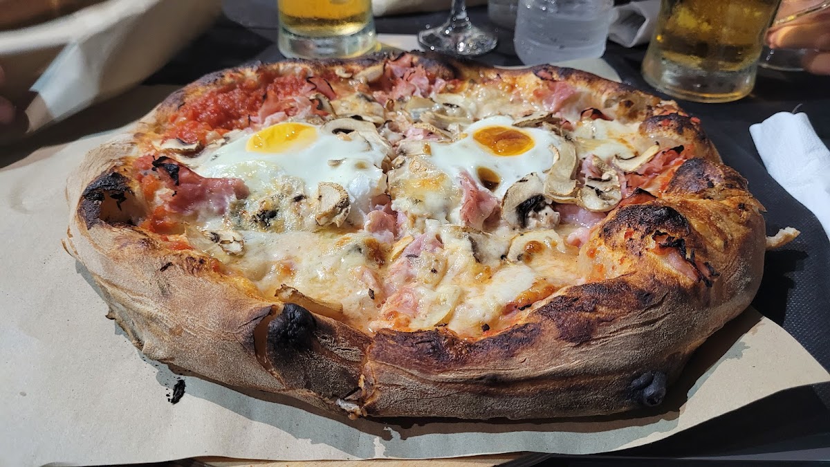 La Taverna Pueblo