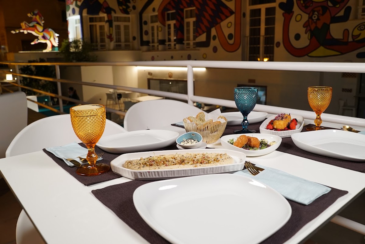 ARTWALL Bar - Restaurante