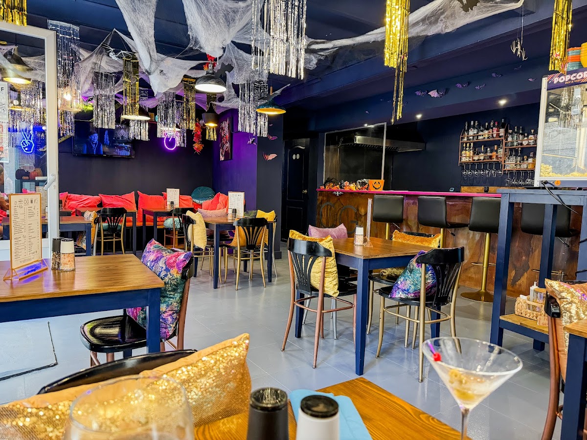 Curtis & Grace Italo American Bistro Bar sur mesure