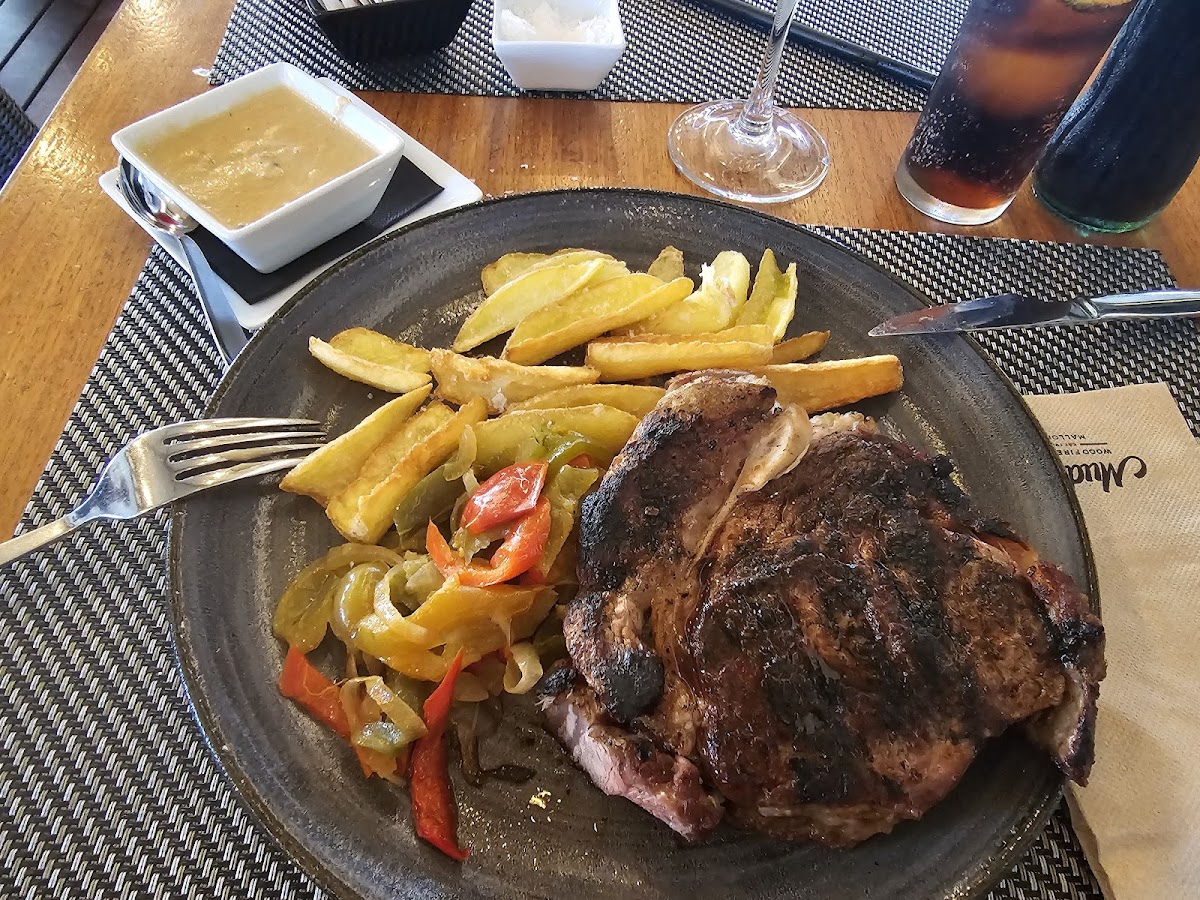 Muddy's Vedfyrt Grill