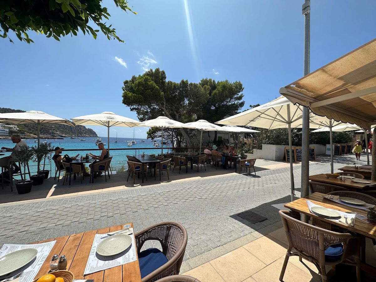 Praia de Sant Elm, Restaurante