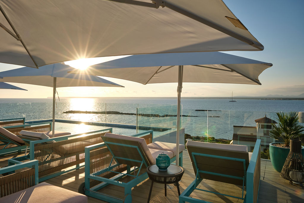 The Sunset Sea Club - Endast vuxna