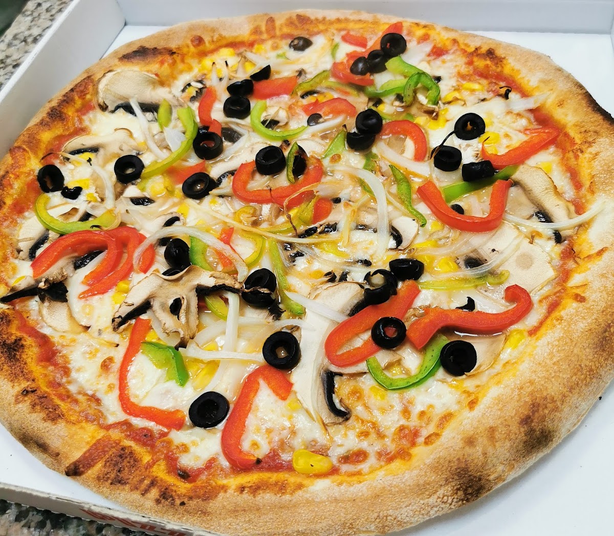 pizza + tyrkisk bar Kebab y Pizza Restaurant