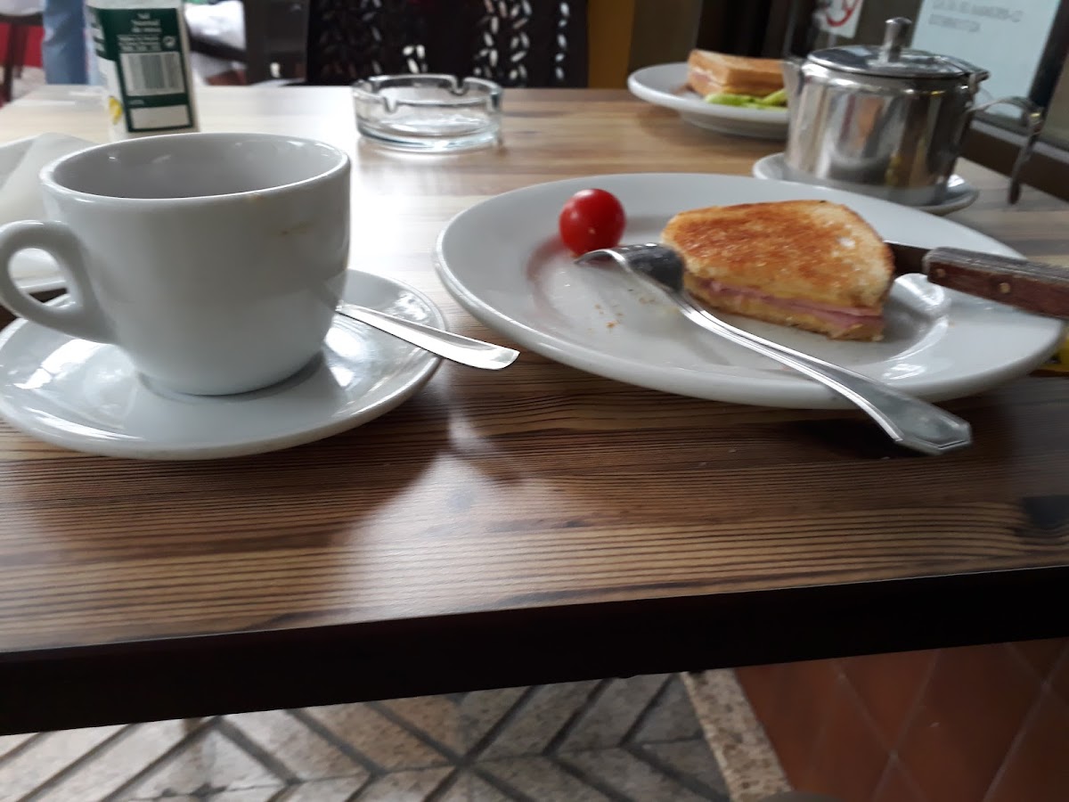 Suomalainen Baari Pia ja Pepe - Cafetería Bosque