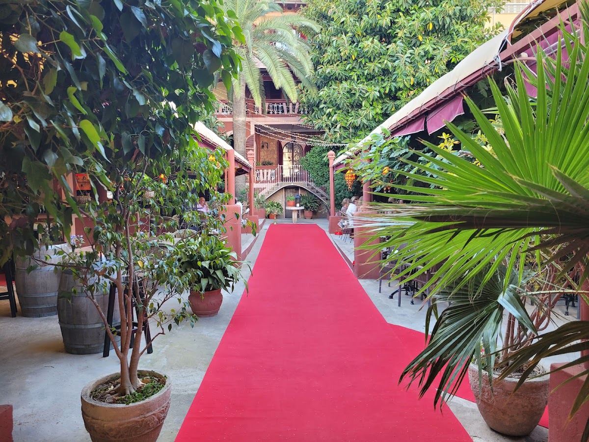 Hostal Corona Sushi & Japas