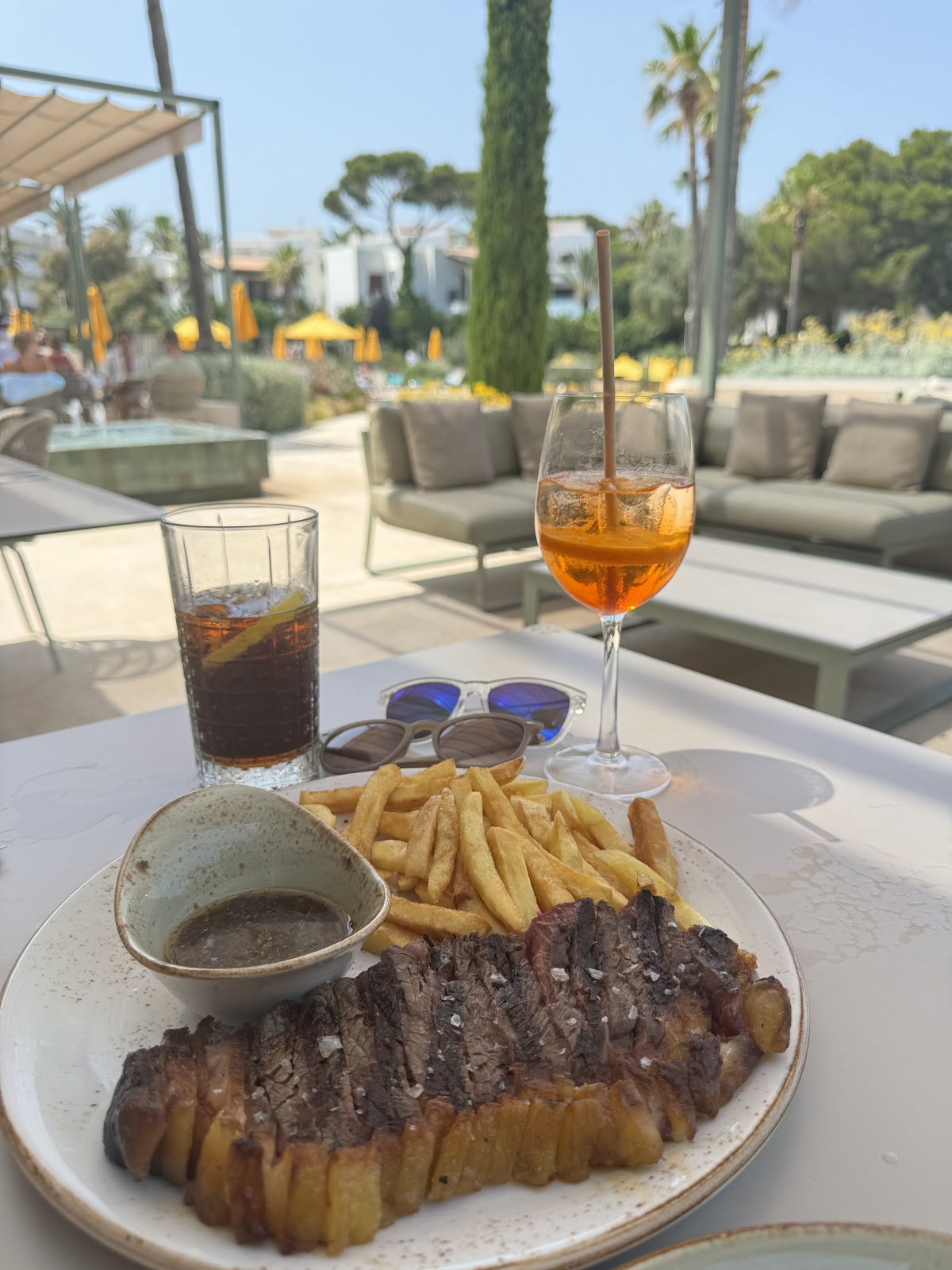 Egos Restaurant & Strandklubb