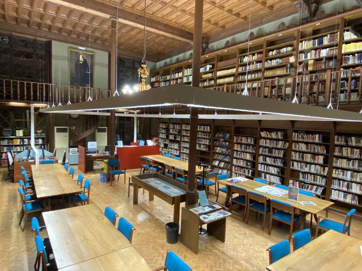 Biblioteca de Cort