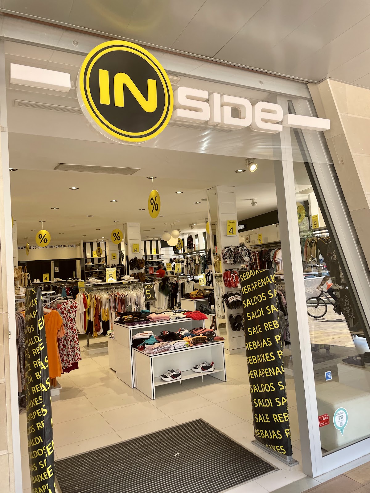 INSIDE - Bekleidungs- und Schuhgeschäft