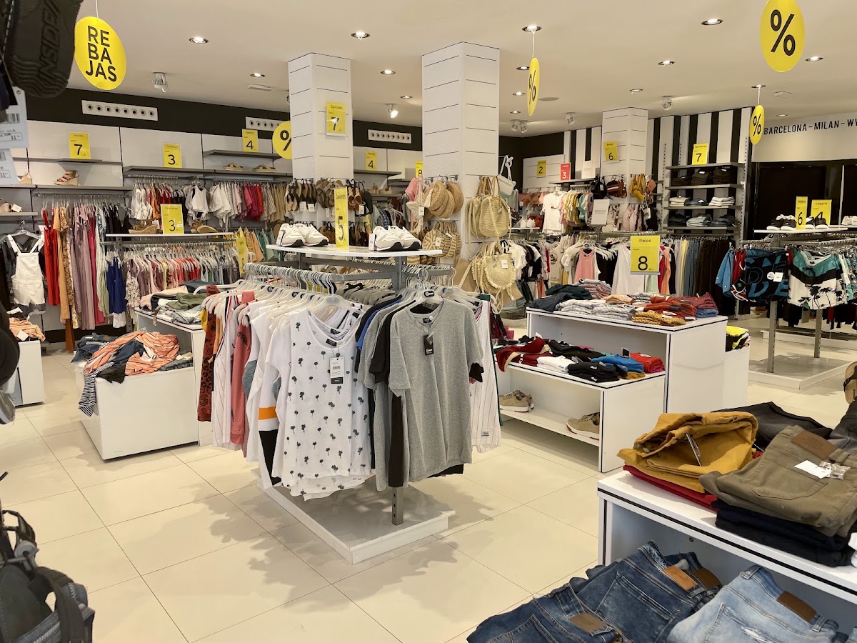 INSIDE - Bekleidungs- und Schuhgeschäft