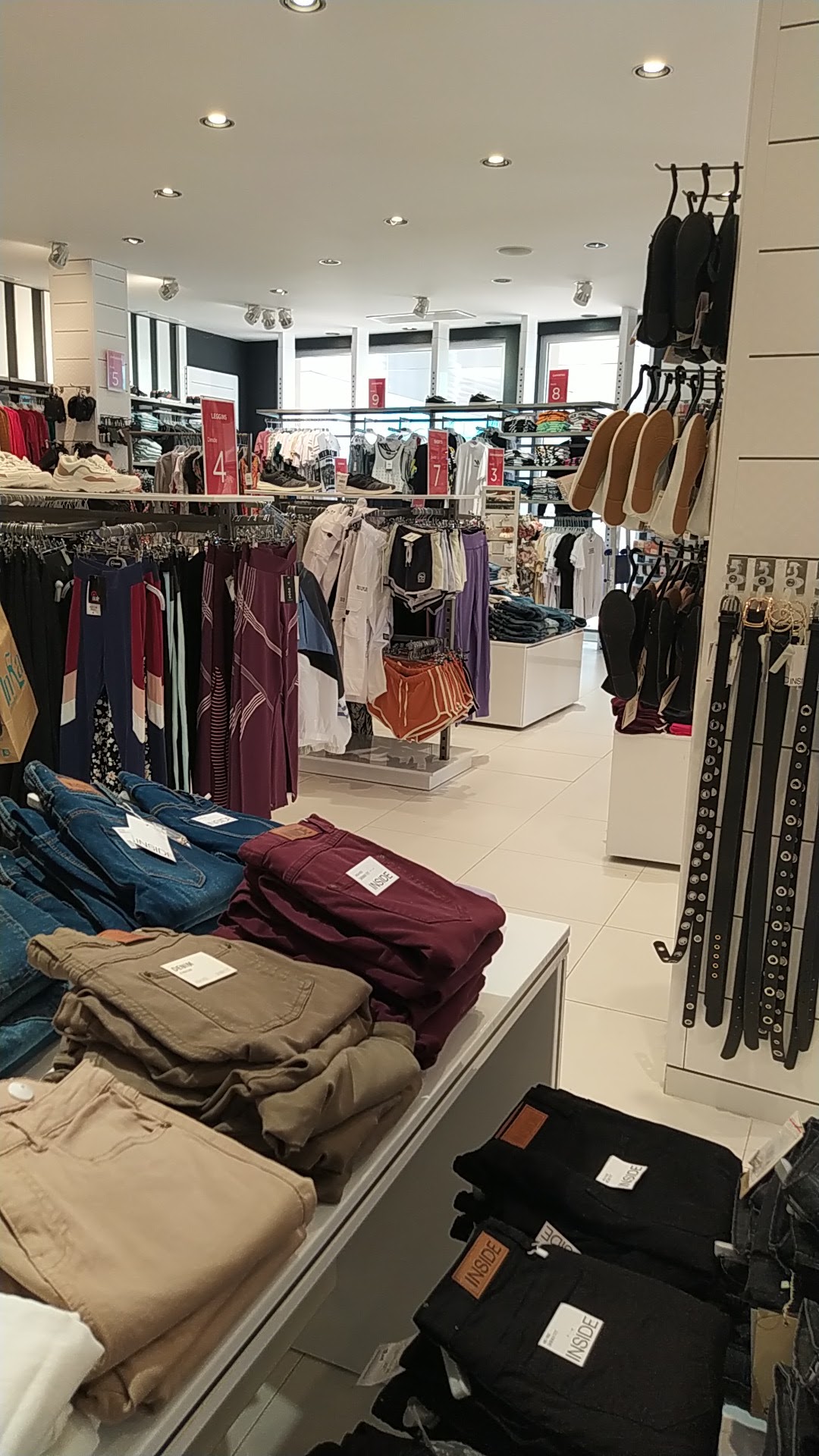 INSIDE - Bekleidungs- und Schuhgeschäft