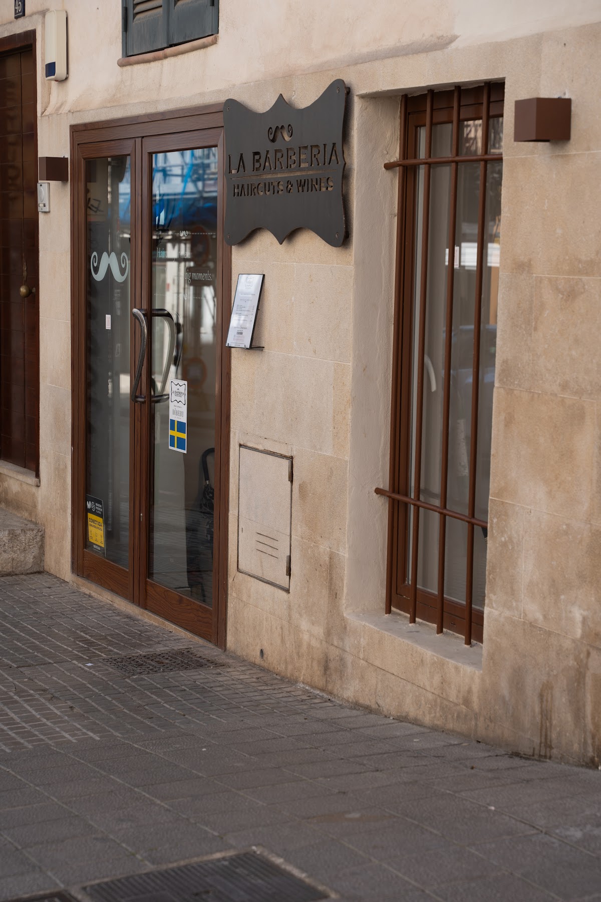 La Barberia Haircuts & Wines (Santa Catalina)