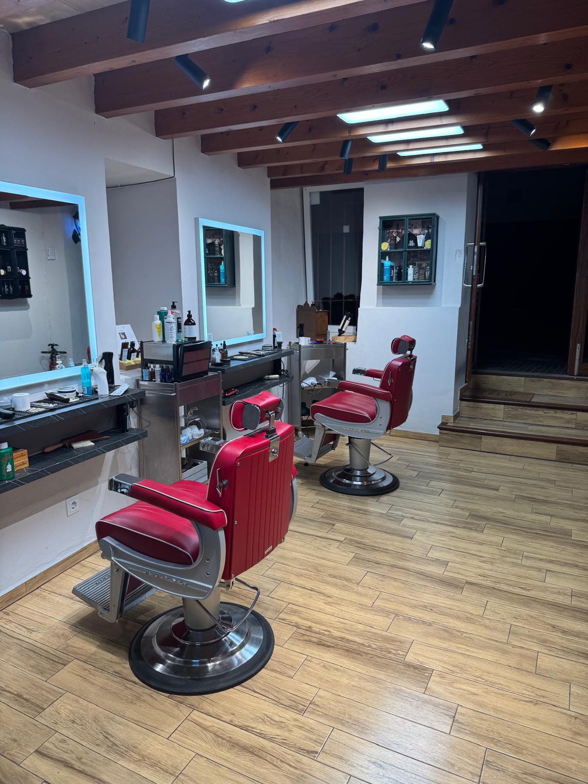 La Barberia Haircuts & Wines (Santa Catalina)