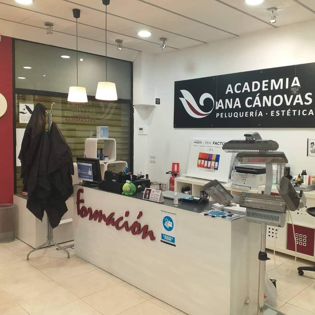 Akademi De Peluqueria Ana Canovas