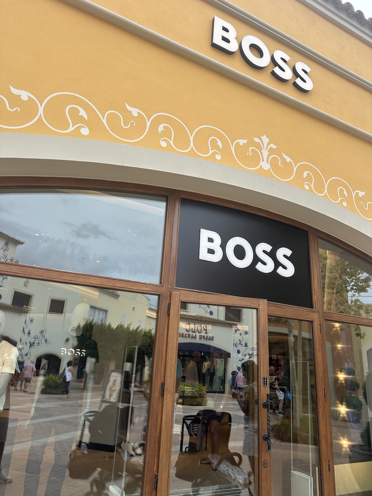 HUGO BOSS OUTLET