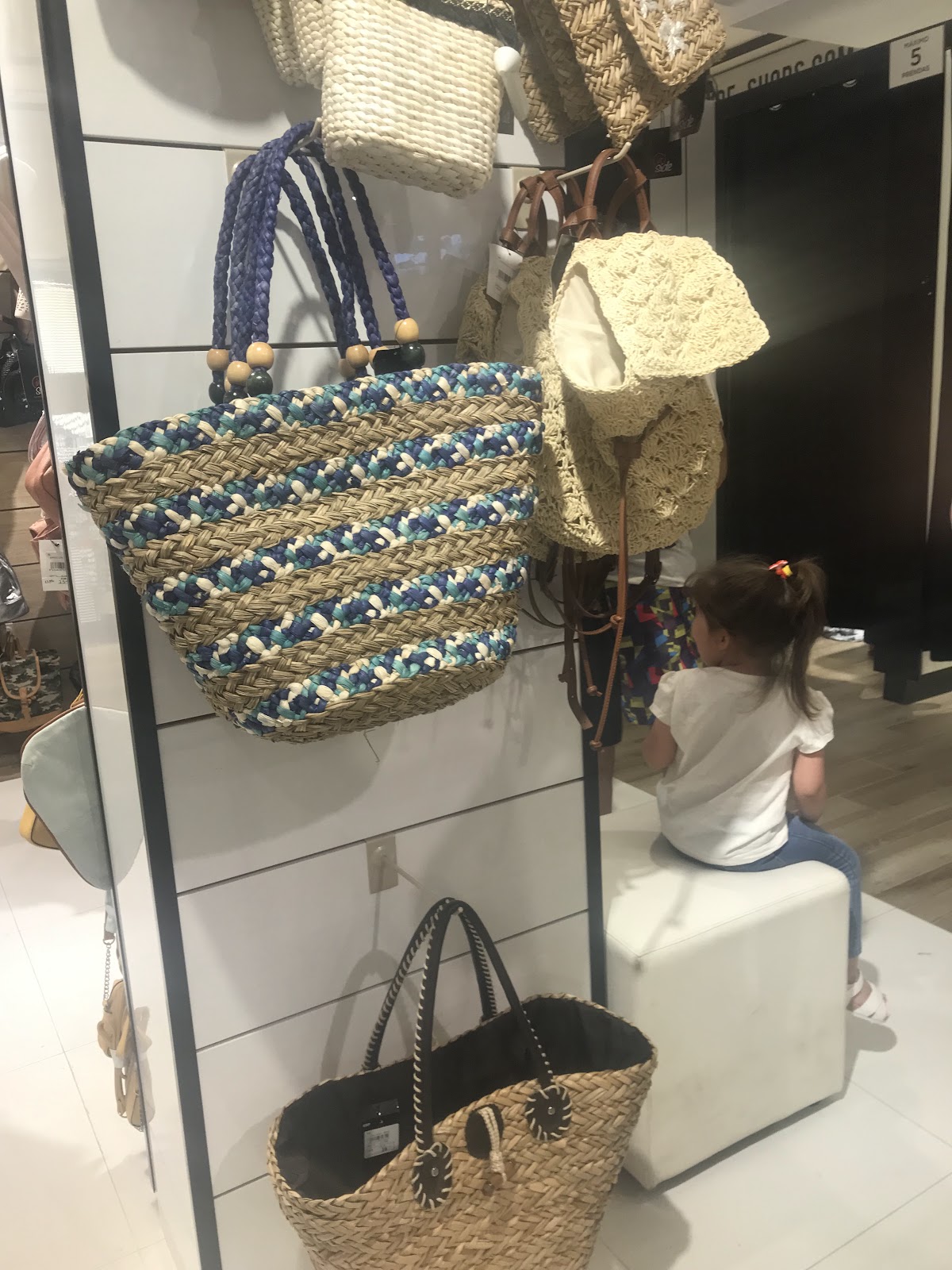 INSIDE - Bekleidungs- und Schuhgeschäft