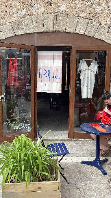 PLA.ça 6 // une sélection de vêtements, chaussures, articles pour la maison, bandes dessinées et photos