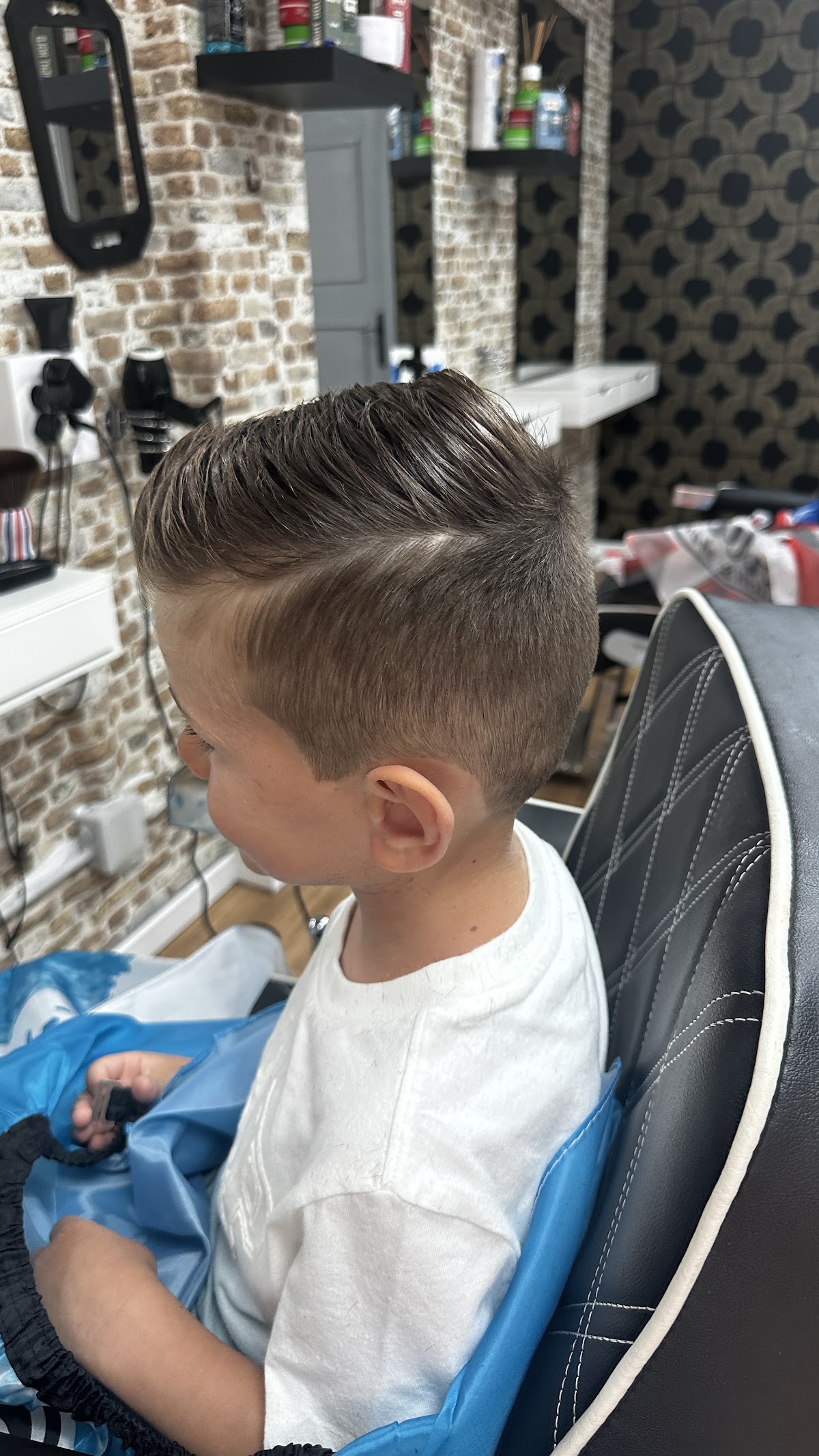 BARBERSHOP LOOK STYLE