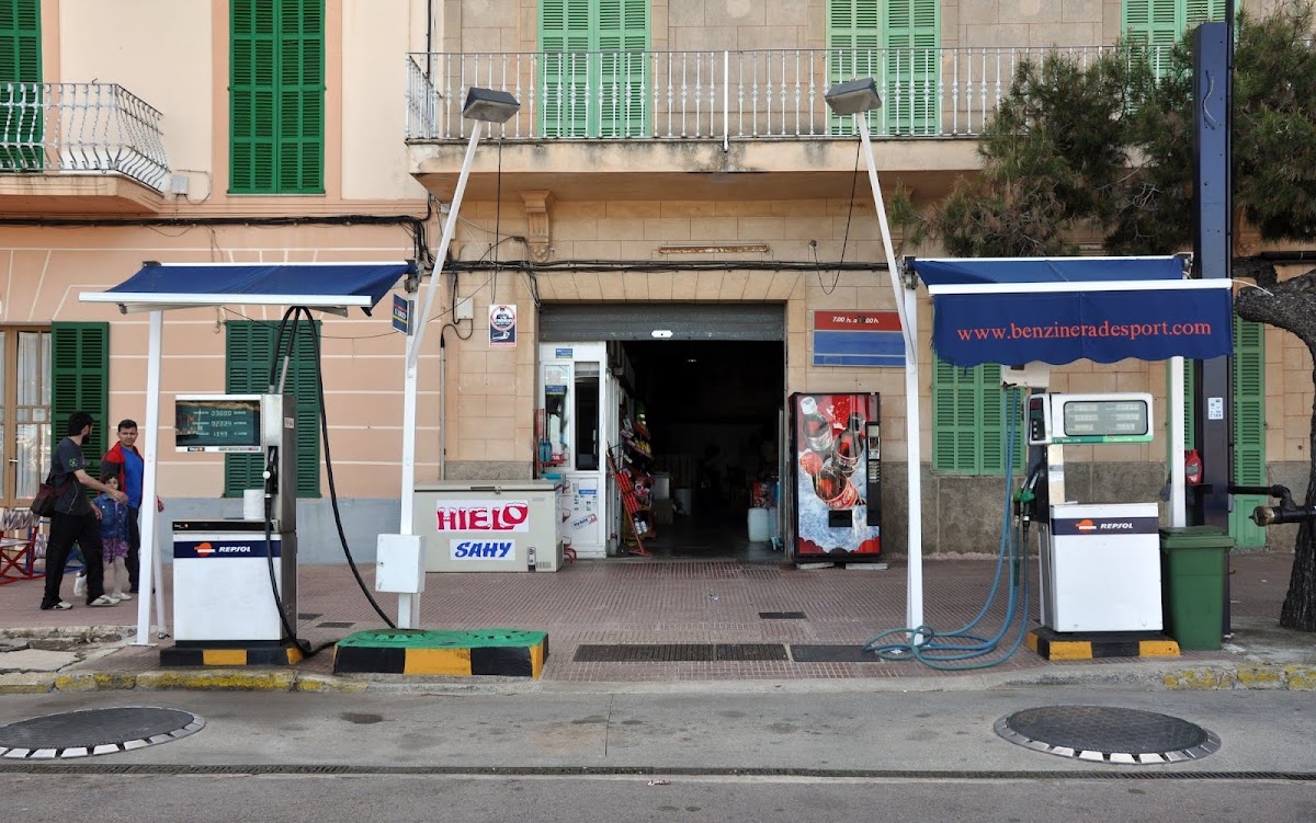 Benzinera d'es Port