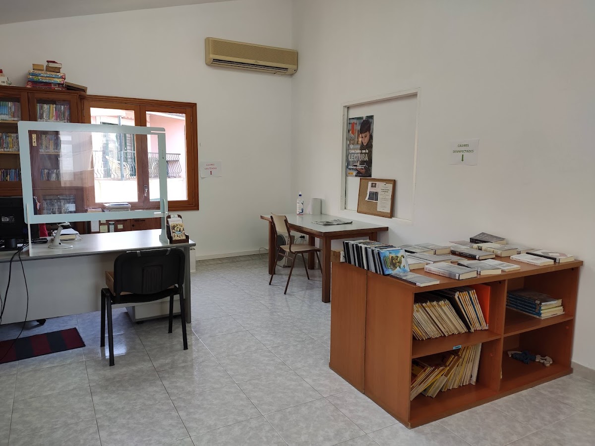 Punt de biblioteca de la Colònia de Sant Pere